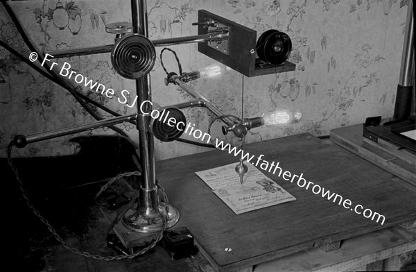 COPY NEGS CHANGING BOX ENLARGING & COPYING APPARATUS in darkroom